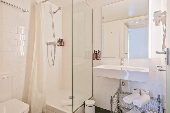 Lugaris Beach Barcelona Beach Apartments Barcelona Catalonia — Bathroom