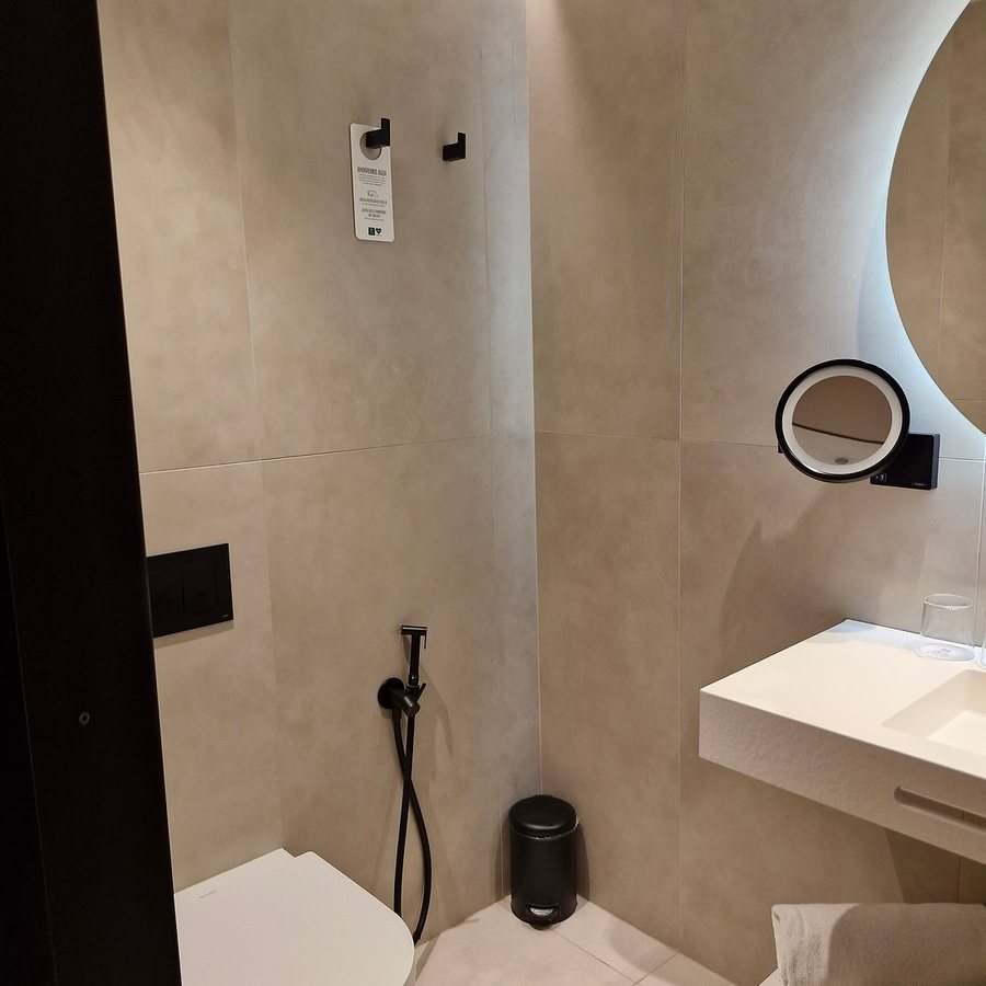 Lugaris Rambla Barcelona Catalonia — Bathroom