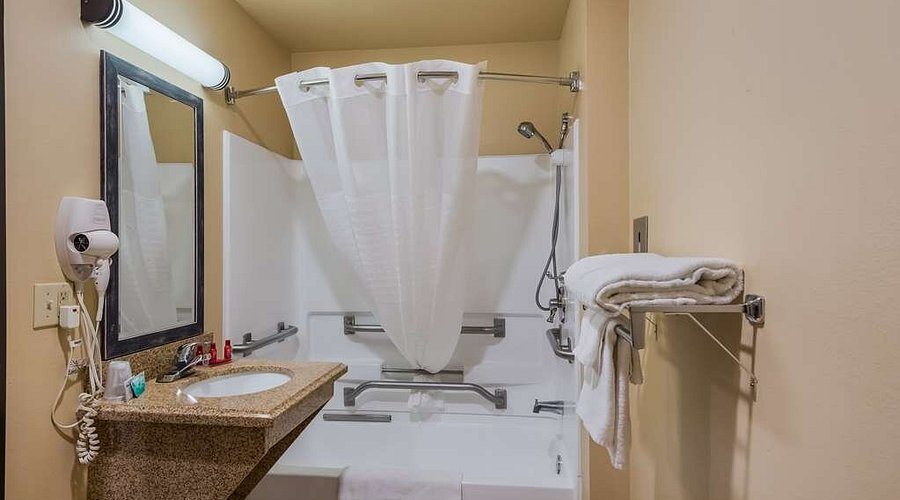 LuLu Hotel Silver City Silver City New Mexico — Bathroom