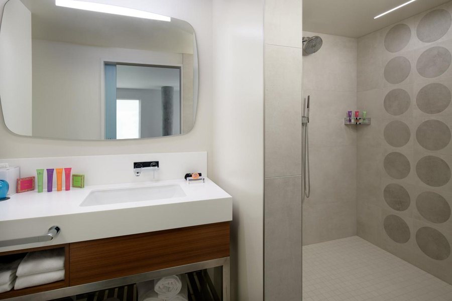 LUMA Hotel San Francisco — Bathroom