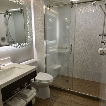 LUMA Hotel Times Square — Bathroom