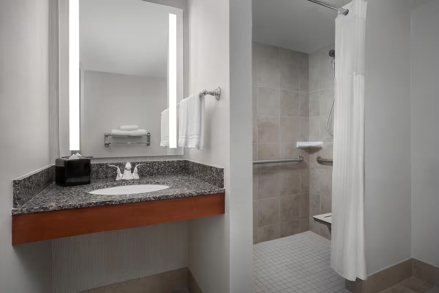 Lumber Baron Inn Gardens — Bathroom