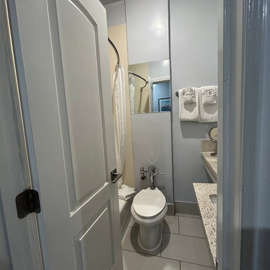 Lumea by the Sea — Bathroom