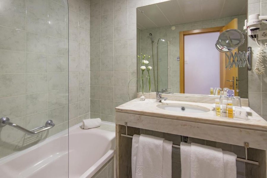 Luna Esperanca Centro — Bathroom