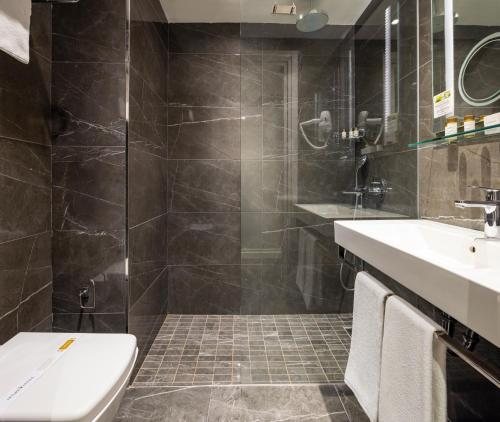 Lunet Old City Hotel Istanbul — Bathroom