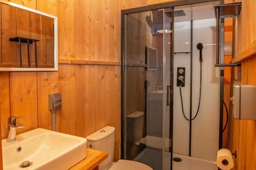 Luray Rv Resort Campground On Shenandoah River — Bathroom