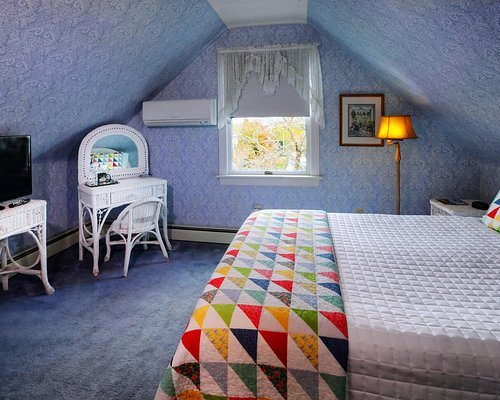 Luther Ogden Inn — Guest room