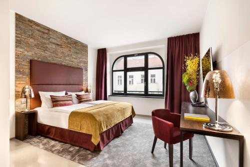 Lux 11 — Guest room