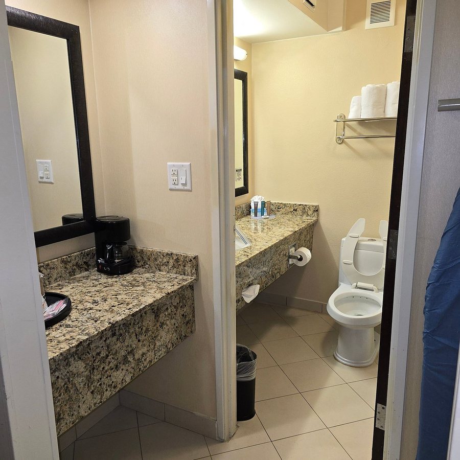 Lux Hotel Spa — Bathroom
