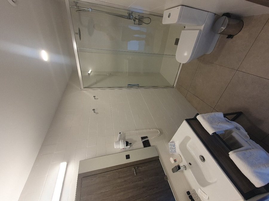 Lux Melide Hotel — Bathroom