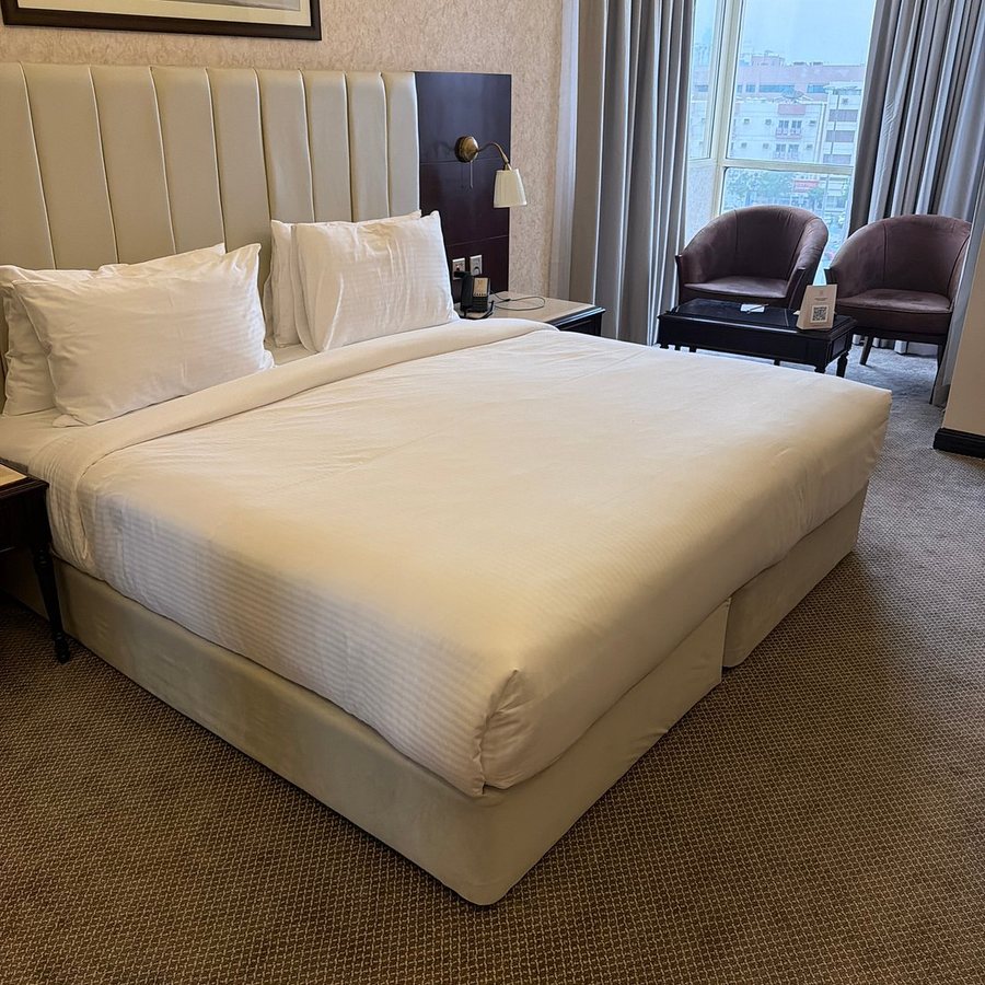 Luxe Avenue Hotel — Guest room