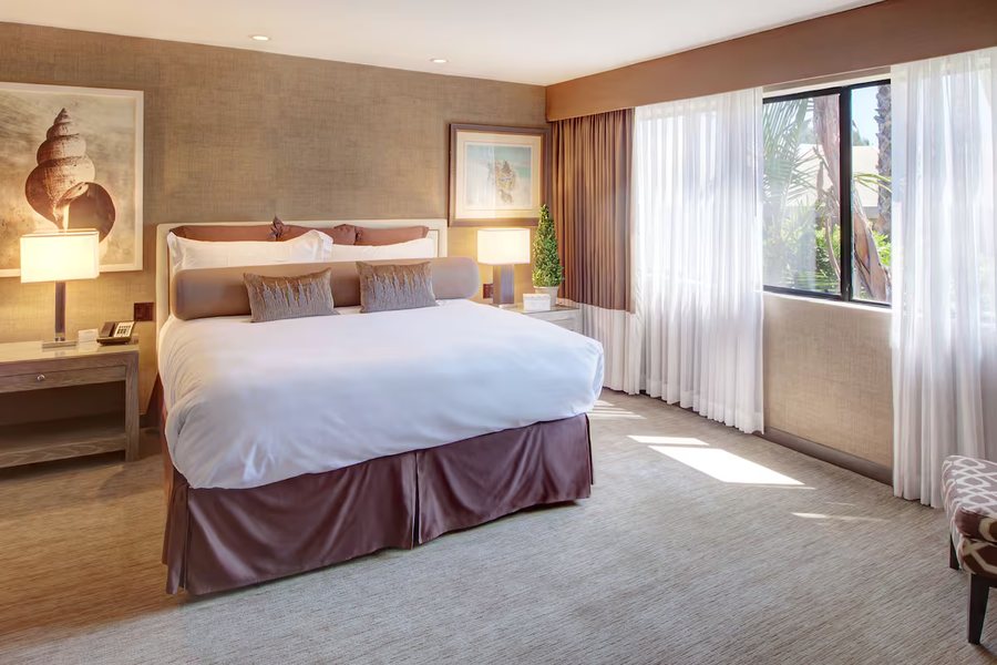 Luxe Sunset Boulevard Hotel Los Angeles California — Guest room