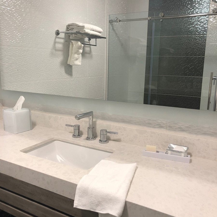 Luxen Hotel Hollywood Los Angeles California — Bathroom
