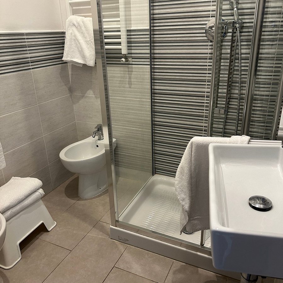 Luxor Florence — Bathroom