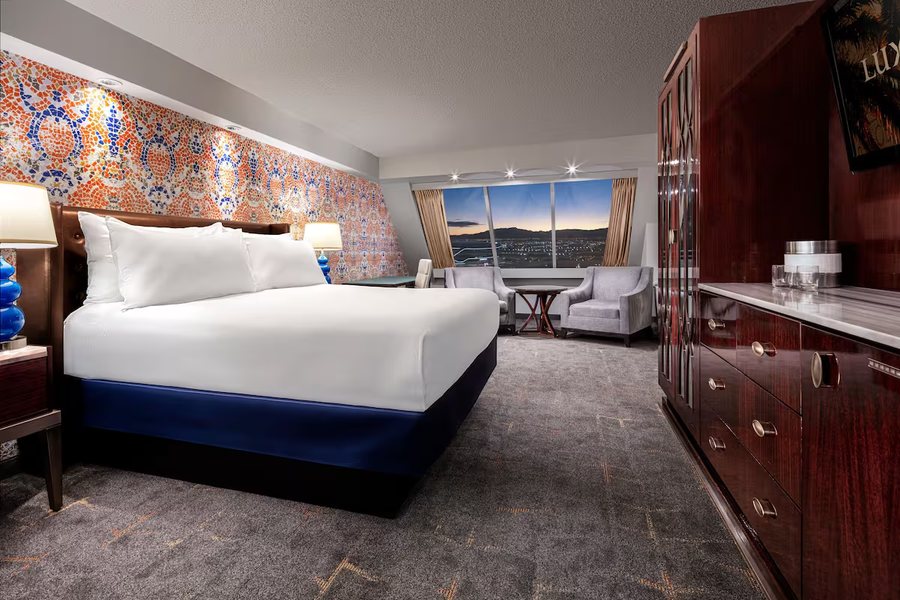 Luxor Hotel Casino Las Vegas Nevada — Guest room