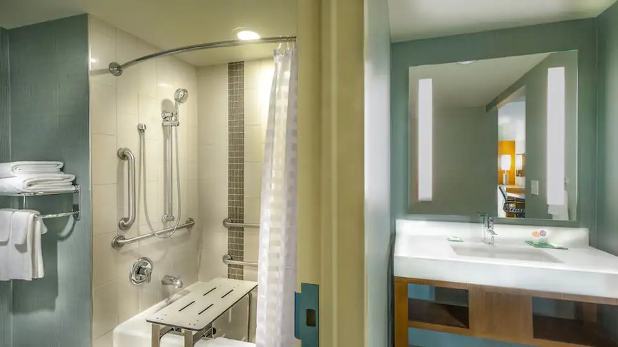 Luxury Rentals National Mall DC — Bathroom