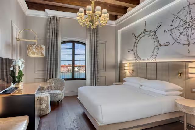 Luxury Venetian Rooms — Guest room
