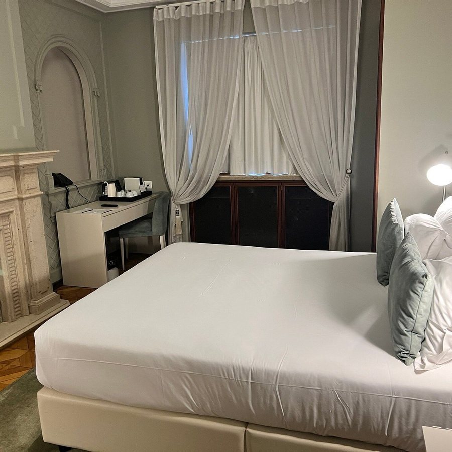 Luzeiros Suites — Guest room