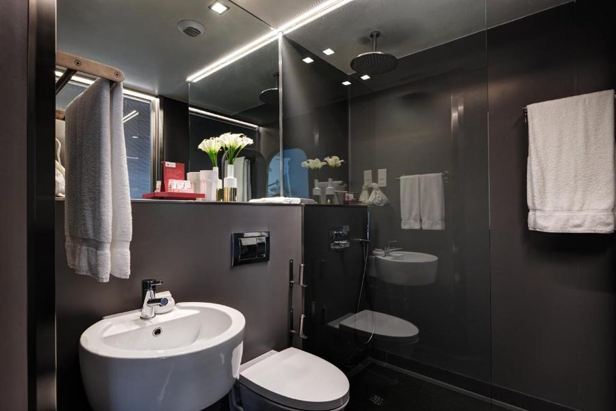 LX Boutique Hotel — Bathroom