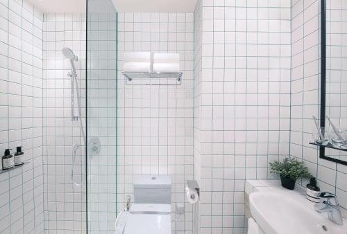 Lyf Funan Singapore — Bathroom