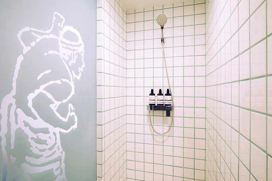 Lyf Sukhumvit 8 Bangkok — Bathroom