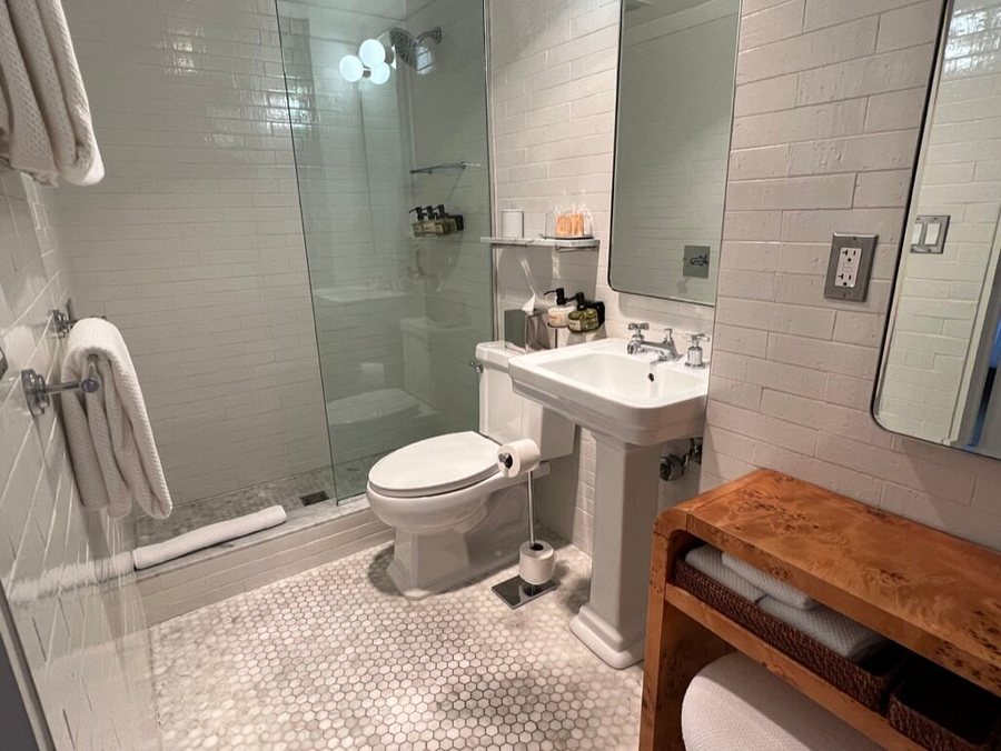 Lyle DC — Bathroom