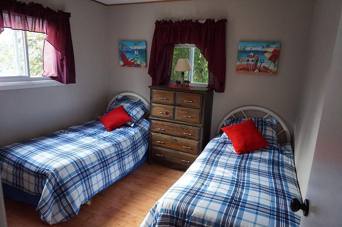Lyons Cottages — Guest room