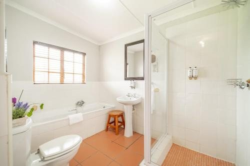 Lythwood Lodge — Bathroom