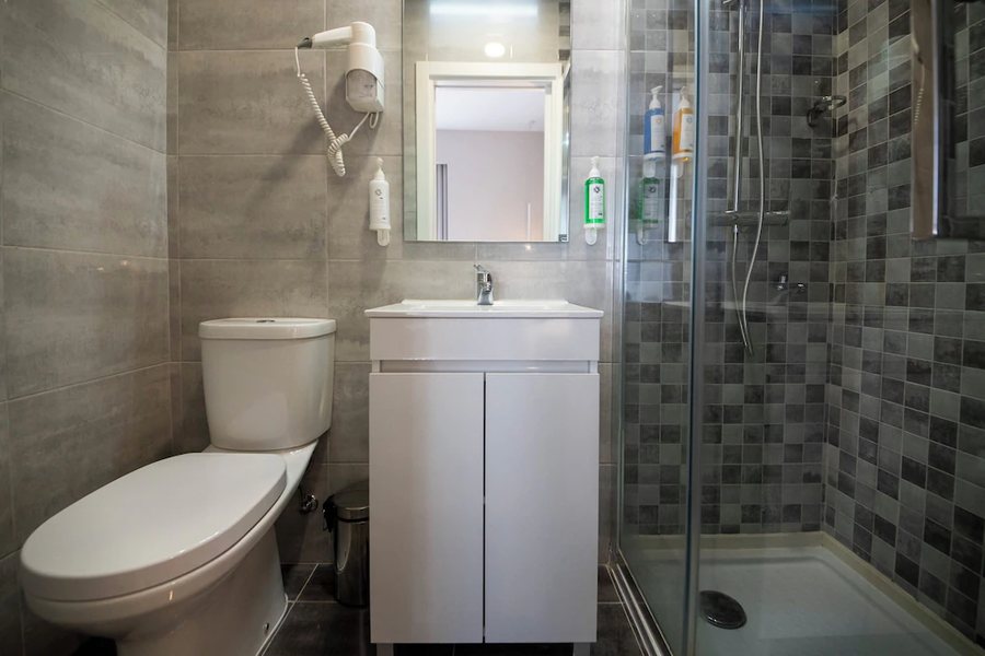 M AR De AR Auria — Bathroom