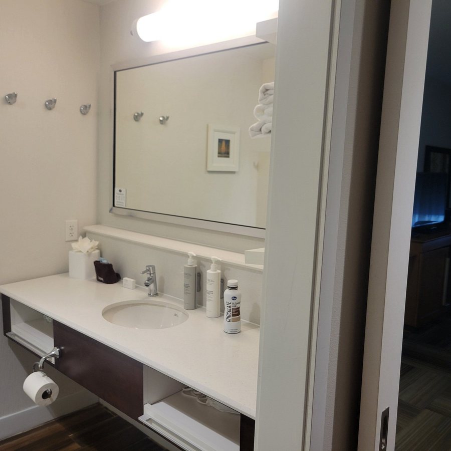 M Star Hotel Searcy — Bathroom