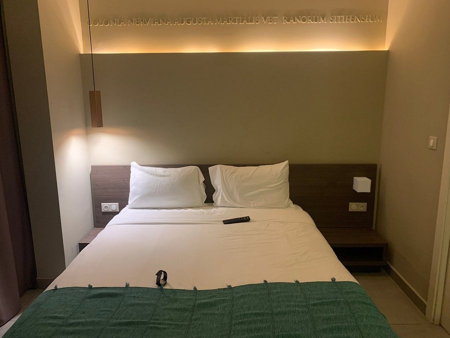 M Suite Hotel — Guest room