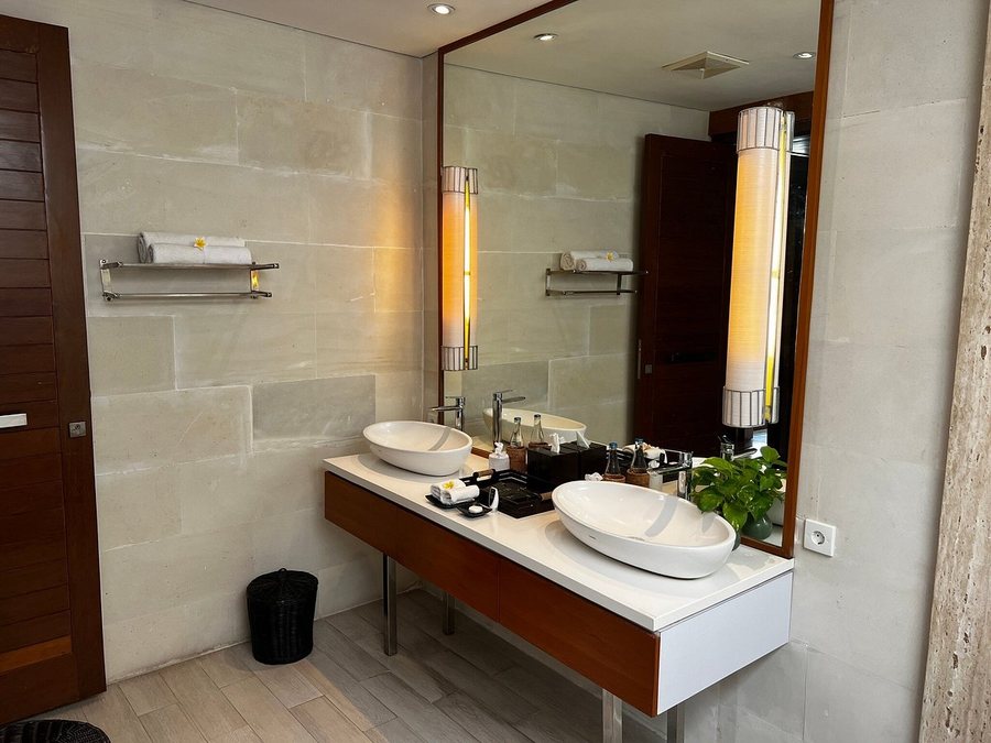 Maca Villas Spa Bali — Bathroom