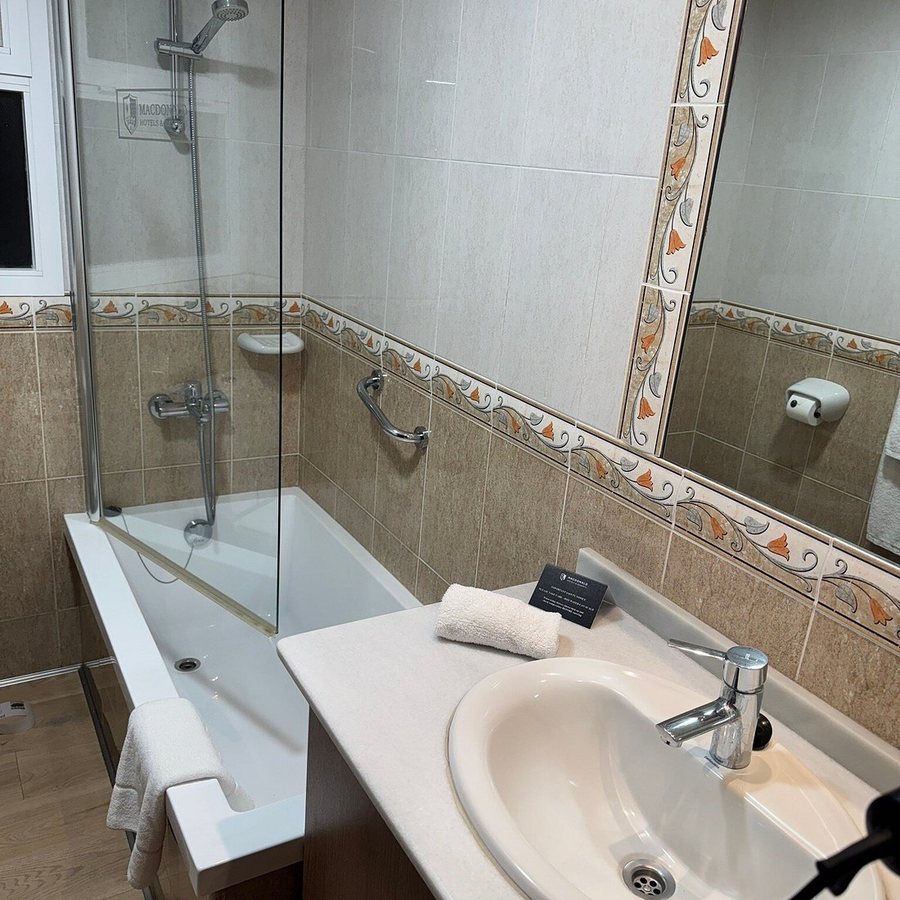 Macdonald Leila Playa Resort — Bathroom