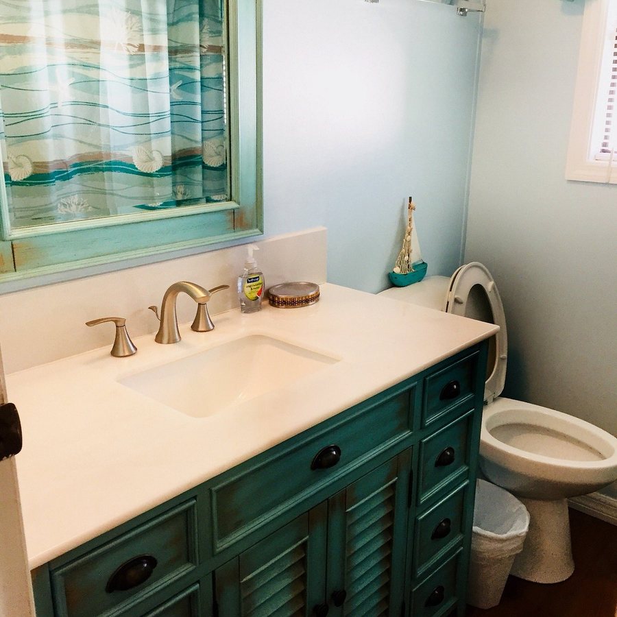 MacRae s of Homosassa — Bathroom
