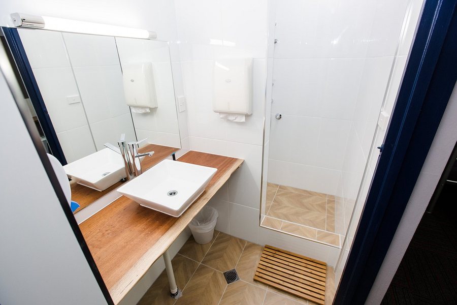 Mad Monkey Kings Cross — Bathroom
