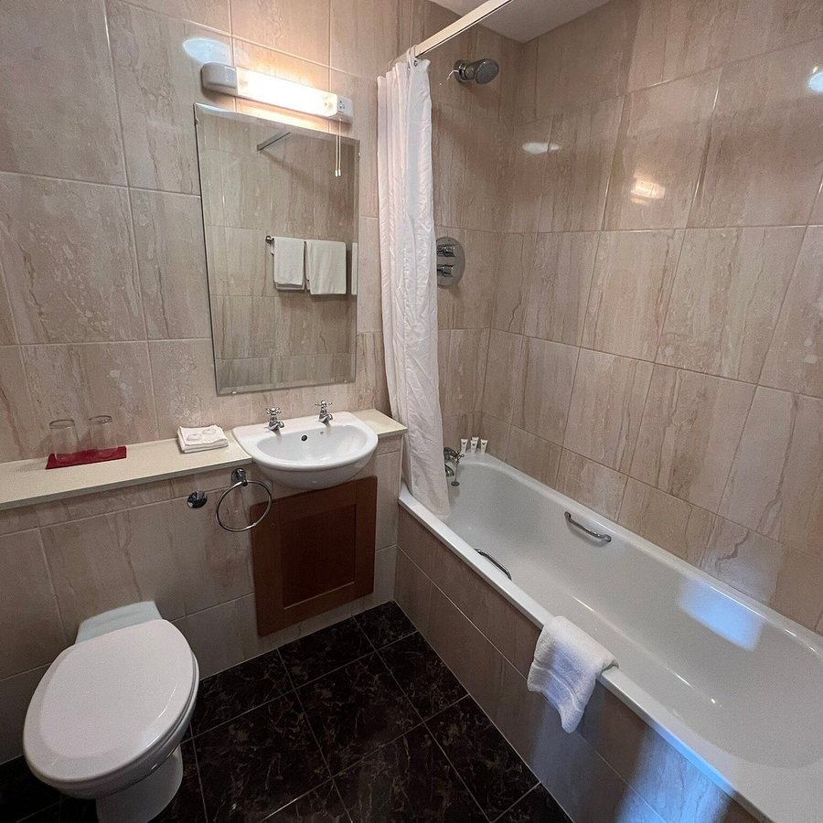 Madelines Accommodation — Bathroom