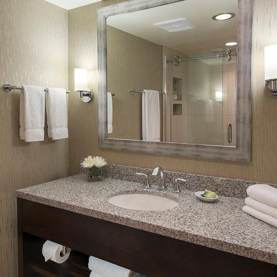 Madison Concourse Hotel and Governor s Club Madison Wisconsin — Bathroom