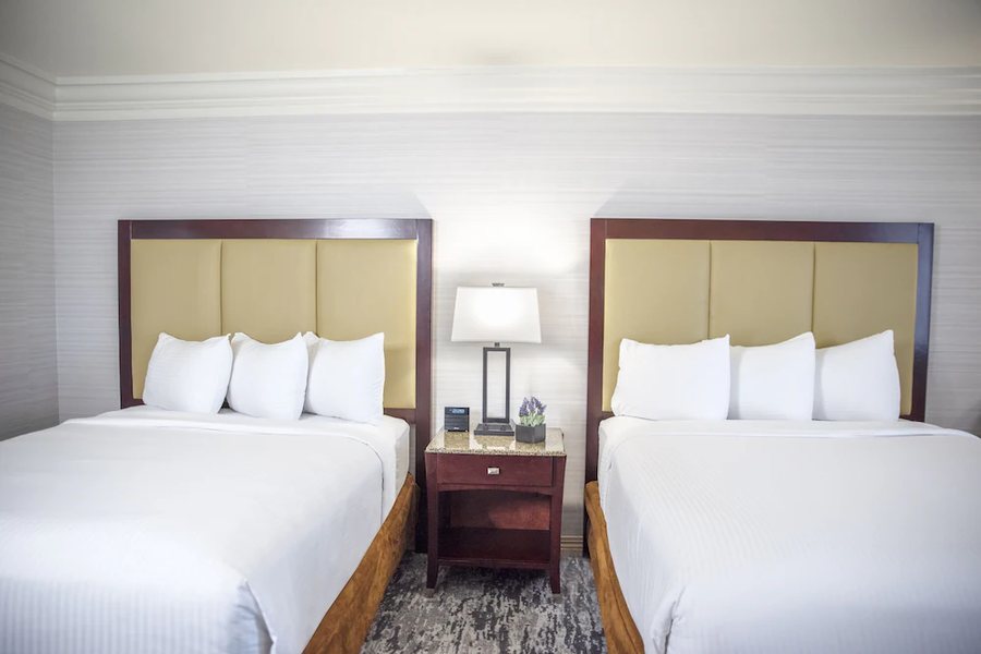 Madison Concourse Hotel and Governor s Club Madison Wisconsin — Guest room