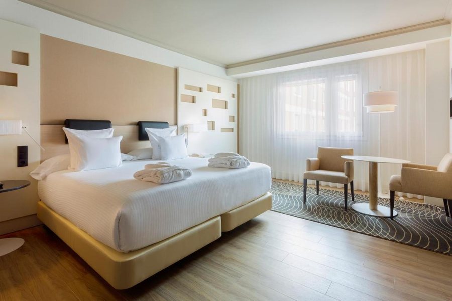 Madrid Marriott Auditorium Hotel Conference Center — Guest room