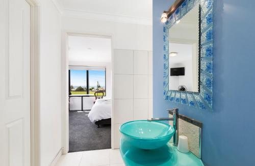 Madsen Retreat — Bathroom