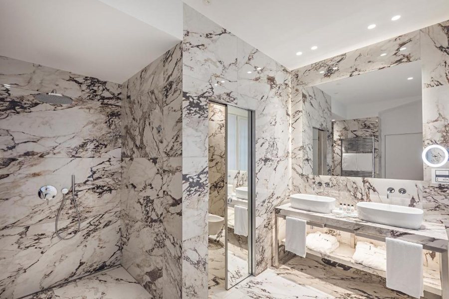 Magna Pars L Hotel A Parfum — Bathroom