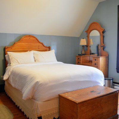 Magnetic Hill Winery — Guest room