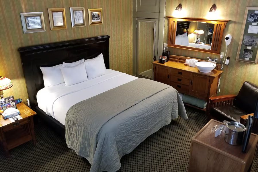 Magnetic Valley Resort — Guest room