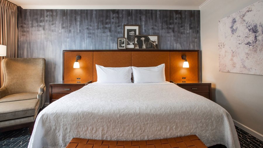 Magnolia Hotel Houston A Tribute Portfolio Hotel — Guest room