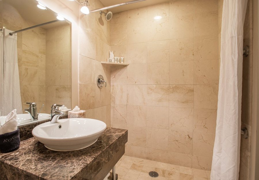 Magnolia Hotel Omaha — Bathroom