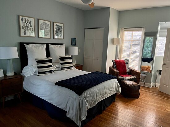 Magnolia Studios Chicago Illinois — Guest room