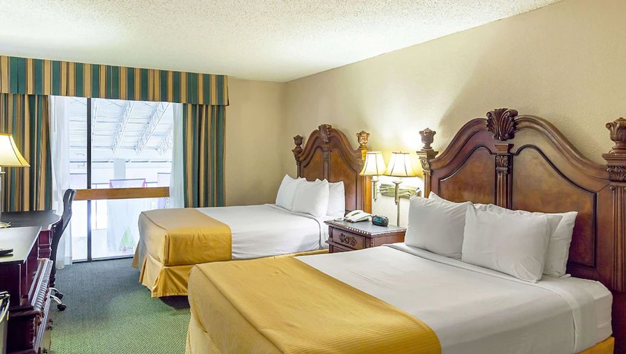 Magnuson Grand DeSoto — Guest room