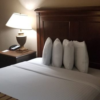 Magnuson Grand Hotel and Conference Center Tyler — Guest room