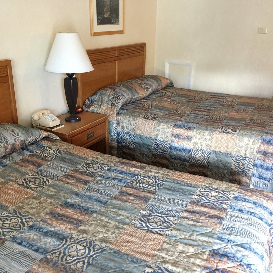 Magnuson Hotel Ely — Guest room