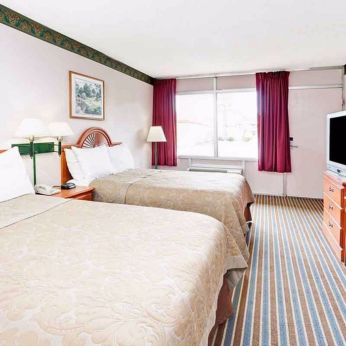 Magnuson Hotel Jacksonville Downtown — Guest room